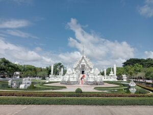Read more about the article Wat Rong Khun